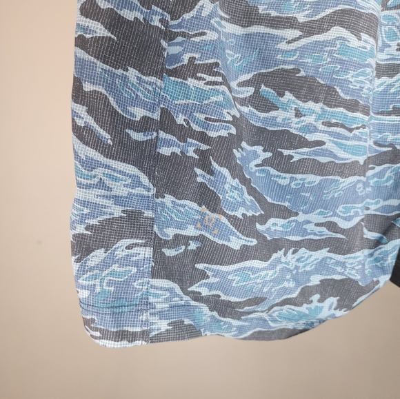 Lululemon shorts - Picture 3 of 4